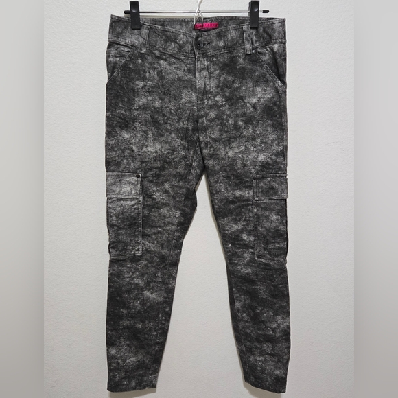 ALICE + OLIVIA Black Gray Acid Wash Cargo Pants - Picture 9 of 16